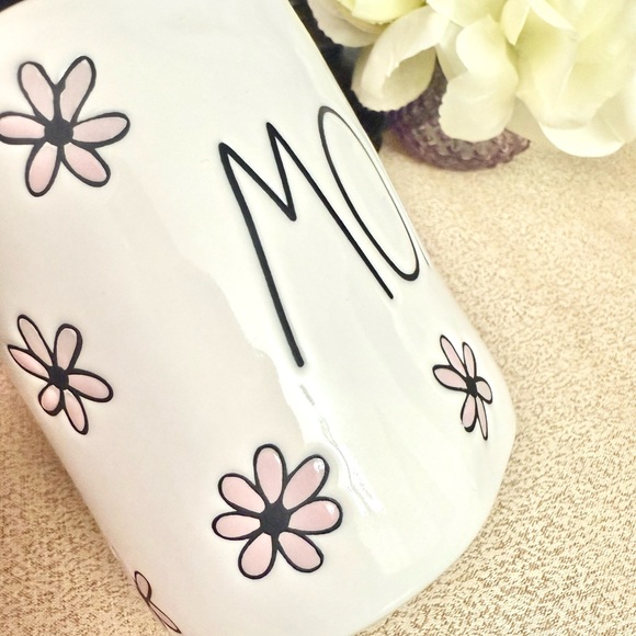 New Rae Dunn MOM Ceramic Mug - Picture 3 of 6